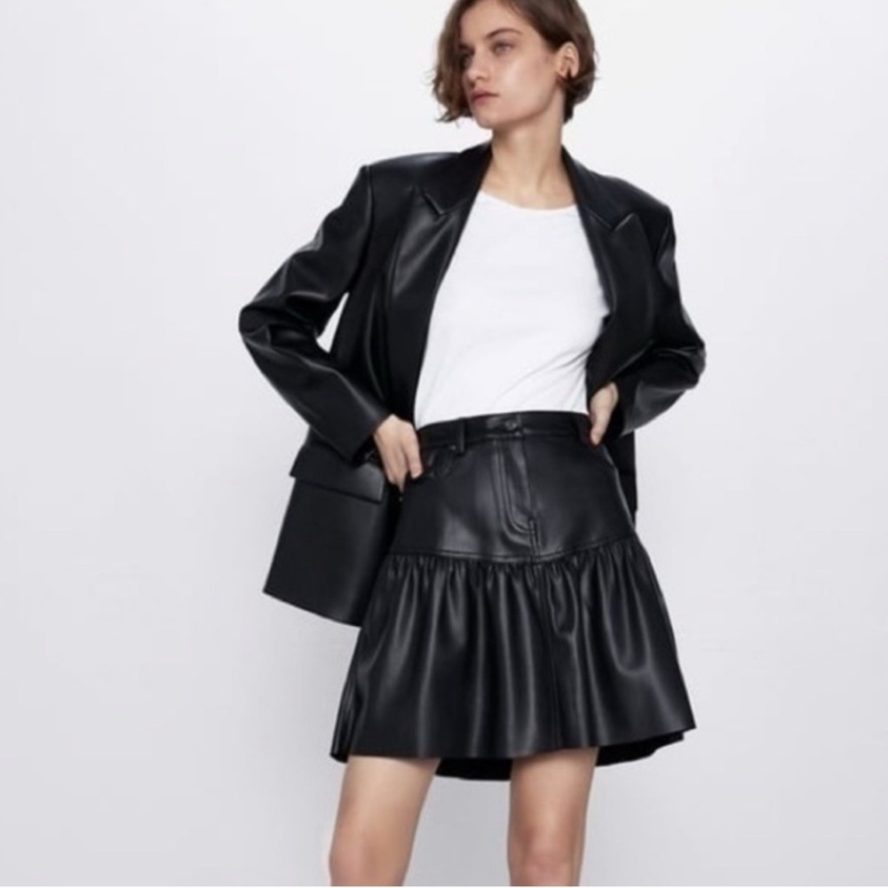 Zara Women’s Black Faux Leather Ruffled Skirt In Size S